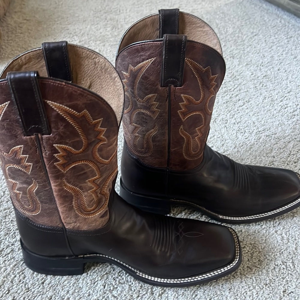 Cody James men’s boots 10 1/2 D barely worn.